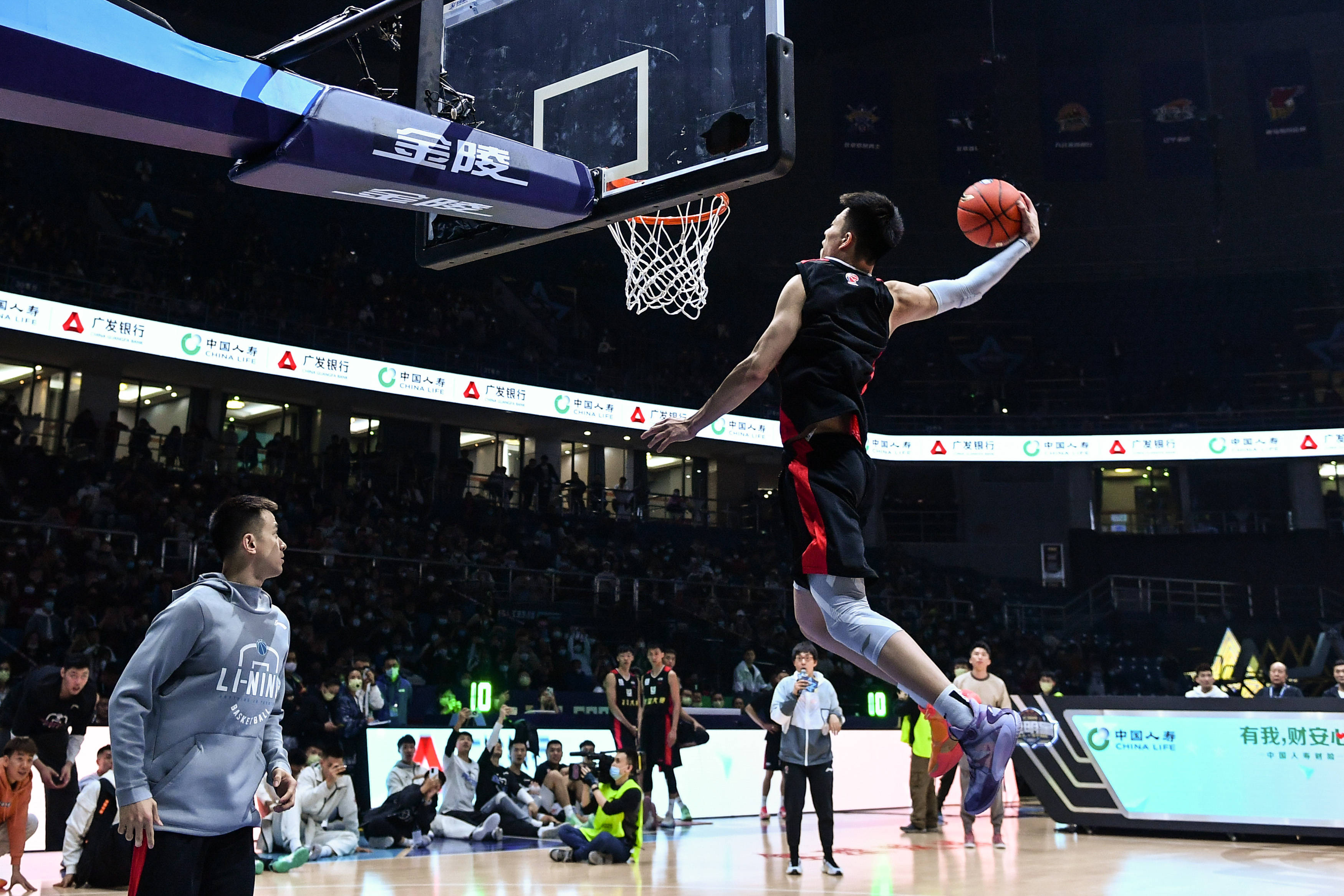 与装备零售 与装备零售